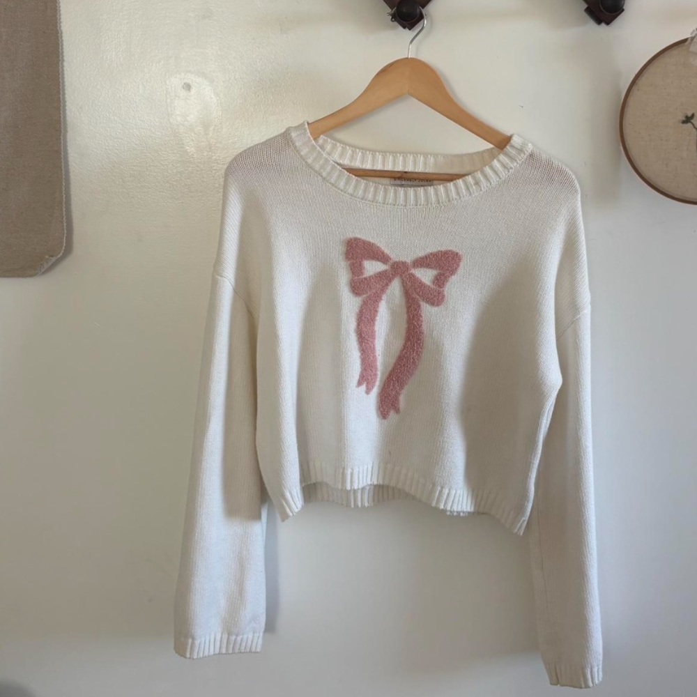 Sincerely Jules Cream Crewneck Sweater with Pink Bow Motif